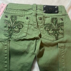 NWT Girl’s miss me skinny jeans Jeans with Embroidery pockets in pine size 10